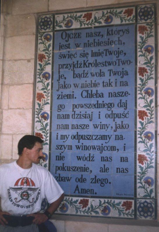 Tablica z modlitwą Ojcze Nasz po polsku
