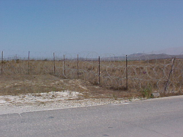 Drut wokół Charlie Gate 
