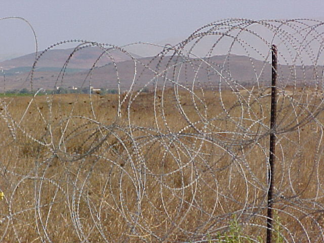 Drut wokół Charlie Gate 
